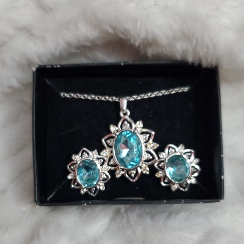 Avon Blue and Silver Tone Jewelry Set